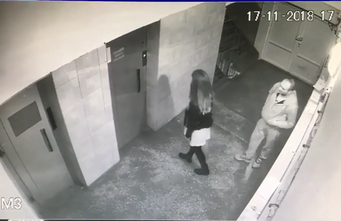 Fata tâlhărită în scara blocului M3 rămâne internată la spitalul din Alba Iulia