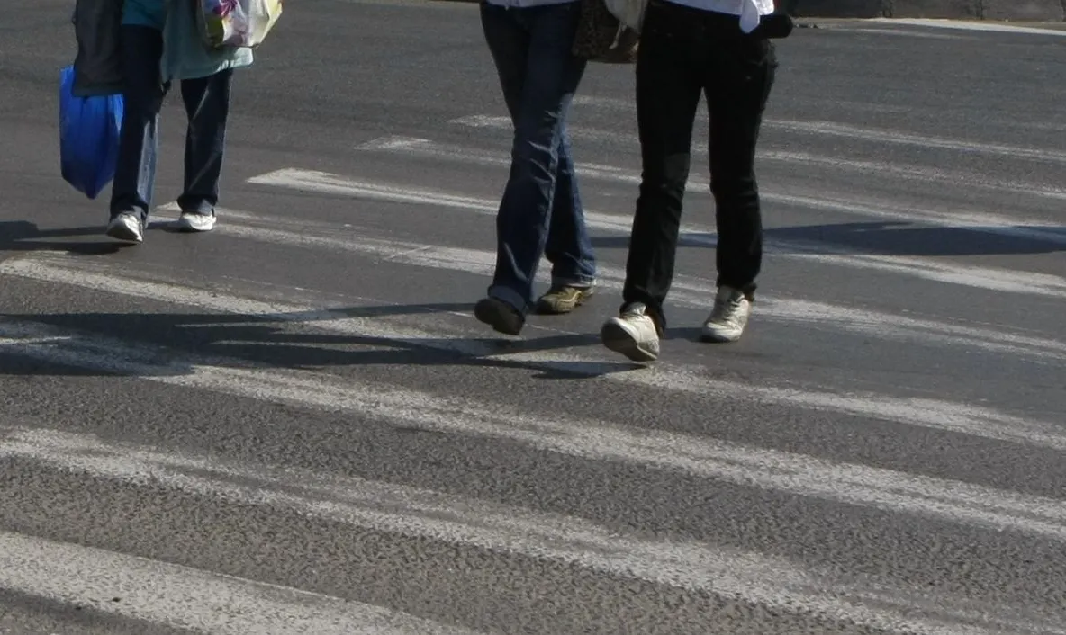Un șofer băut a lovit o minoră pe trecerea de pietoni