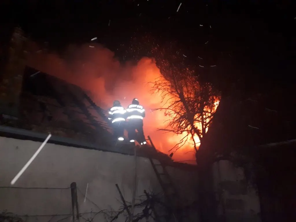 VIDEO&amp;FOTO: Incendiu puternic în Lancrăm