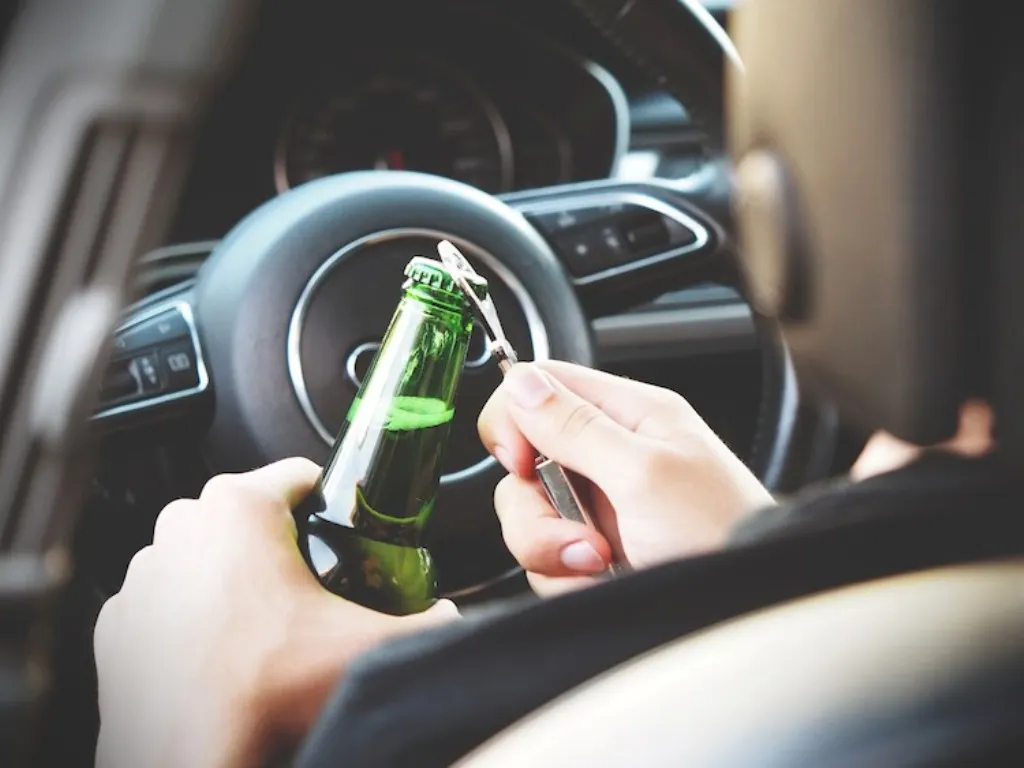 Șoferi băuți la volan, fără permise de conducere și cu auto neînmatriculate, prinși în Alba
