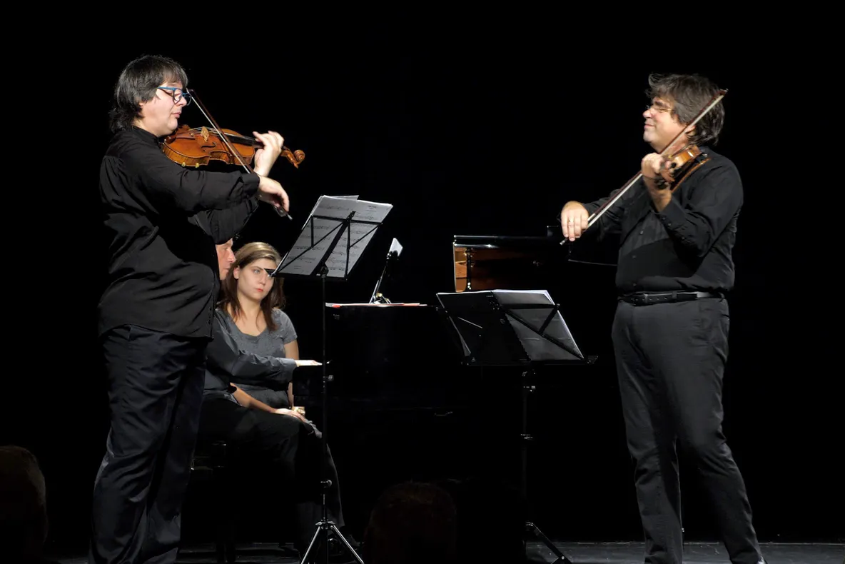 Duelul viorilor – Stradivarius versus Guarneri ajunge la Alba Iulia  pe 31 martie