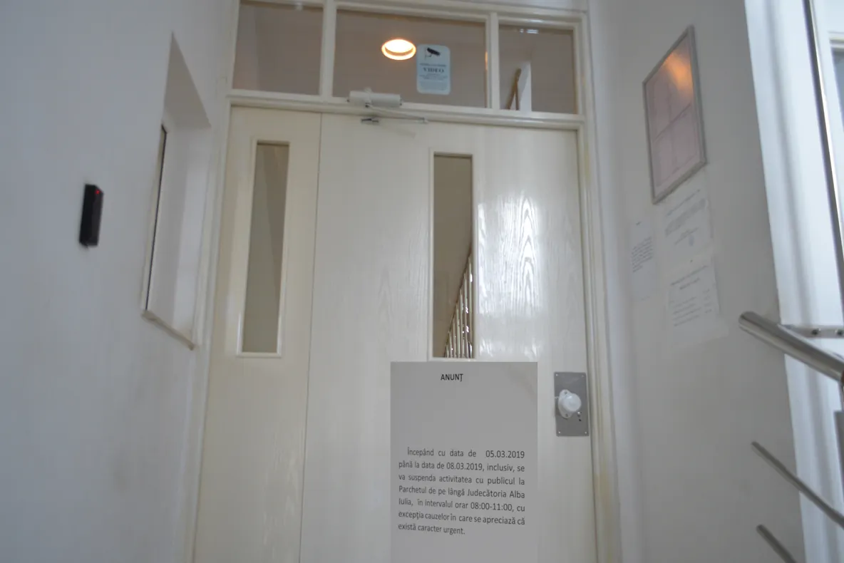 Procurorii din Alba au decis suspendarea activității timp de trei ore pe zi, până vineri