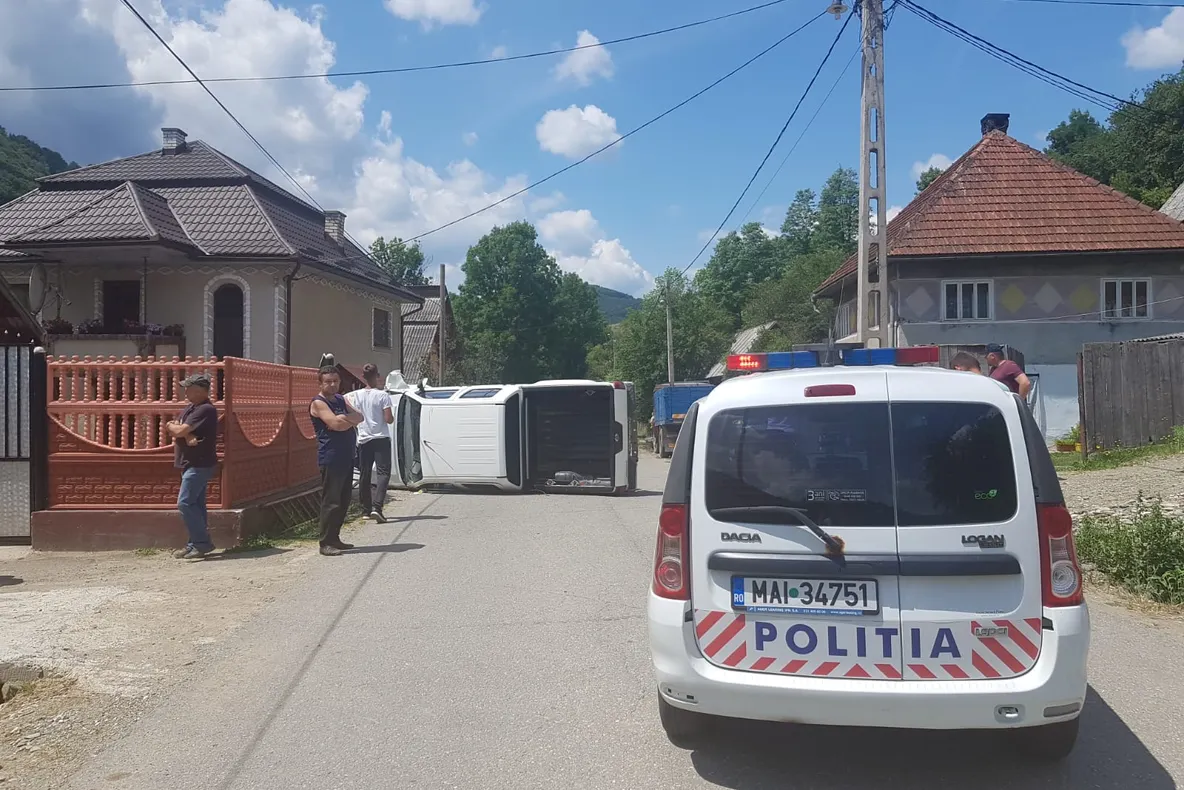 FOTO : O minoră de 13 ani a ajuns în stare gravă la spital după ce a fost acroșată de o mașină