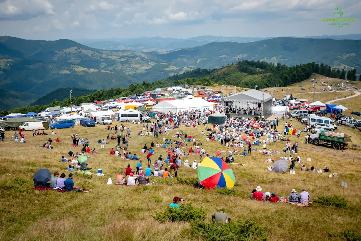 Scandal la festivalul organizat pe muntele Găina