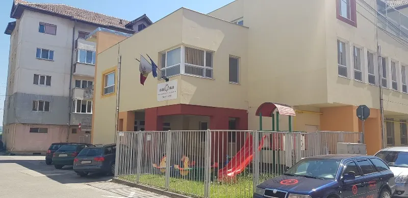 Două angajate de la o creșă din Alba Iulia, urmărite penal pentru rele tratamente aplicate minorului. La locul de muncă au scăpat doar cu un avertisment
