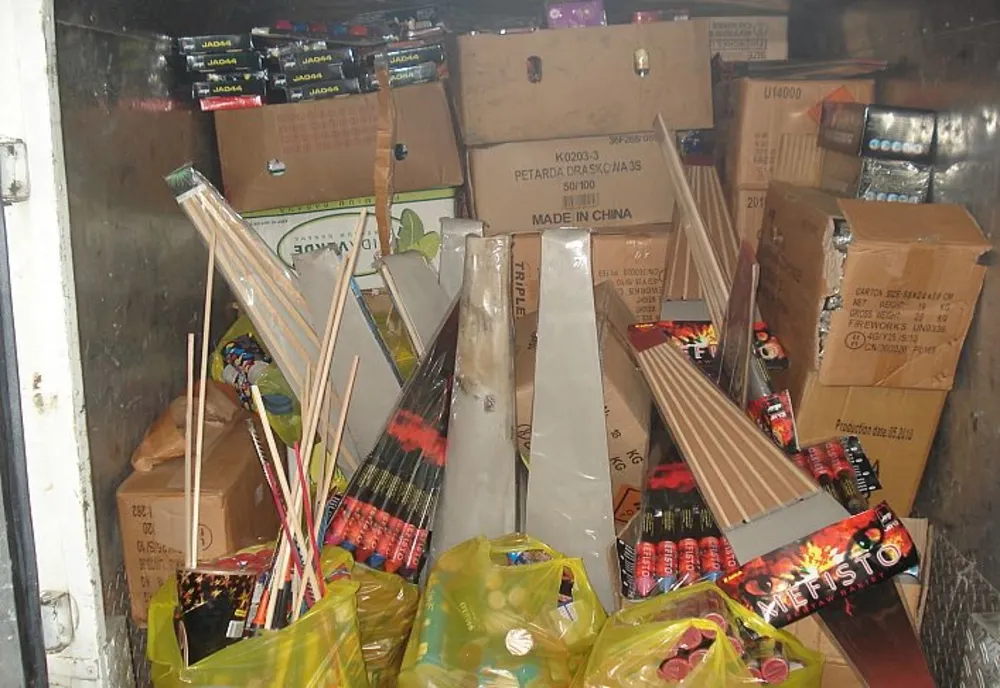 O nouă confiscare de articole pirotehnice