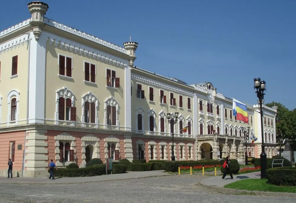 Muzeul Național al Unirii Alba Iulia a fost decorat de către președintele României