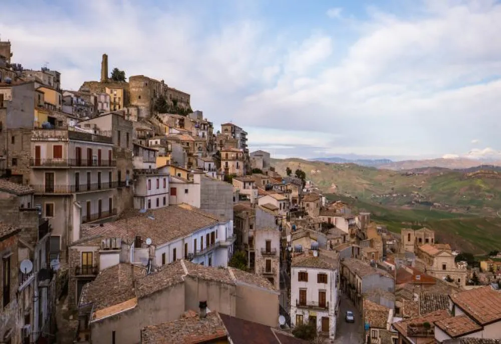  Oraşul antic din sudul Italiei care oferă locuinţe gratis pentru a revitaliza comunitatea 