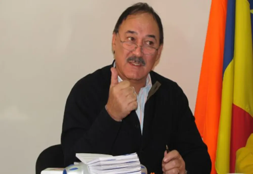 Alexandru Pereș, OBLIGAT să respecte procedura de autoizolare după ce a avut contact cu senatorul depistat pozitiv cu COVID 19. 