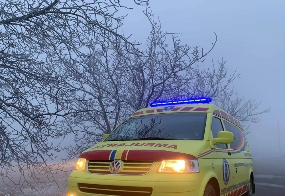 Un copil a ajuns la spital după ce a fost victima unui accident rutier