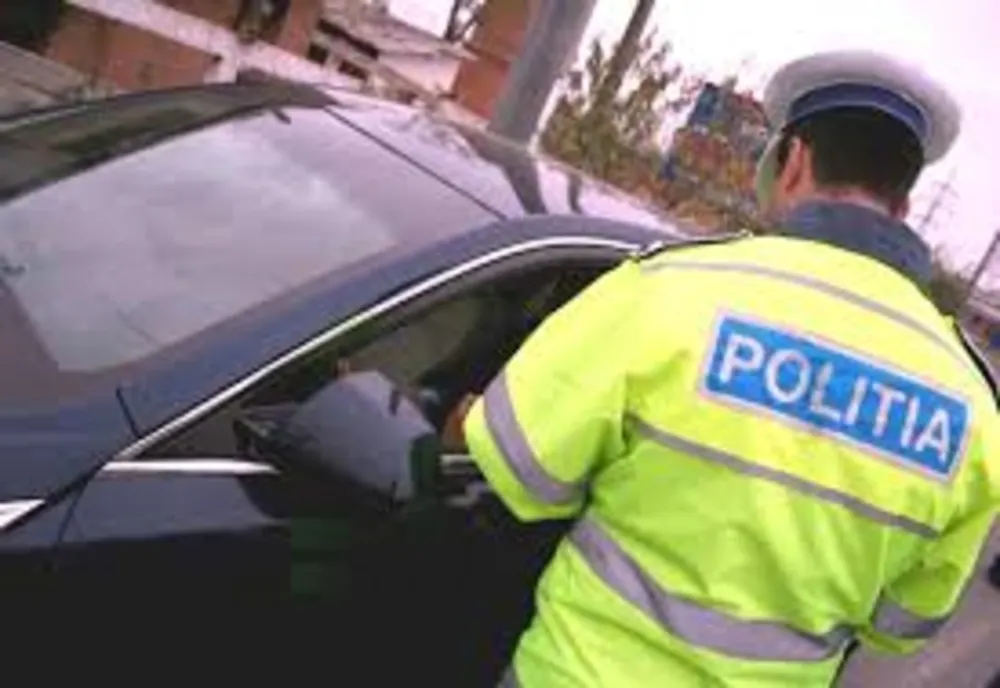 Depistat la volanul unei mașini cu permis fals 