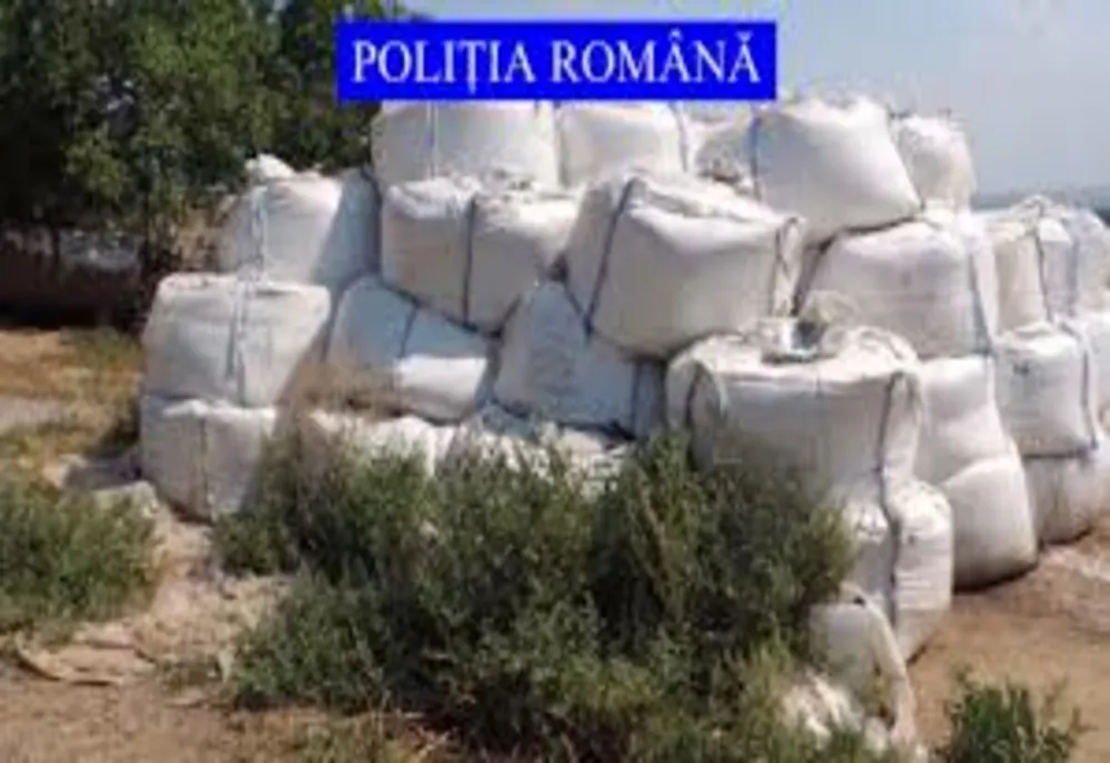22 de tone de îngrăşăminte chimice, depozitate în loc neprotejat