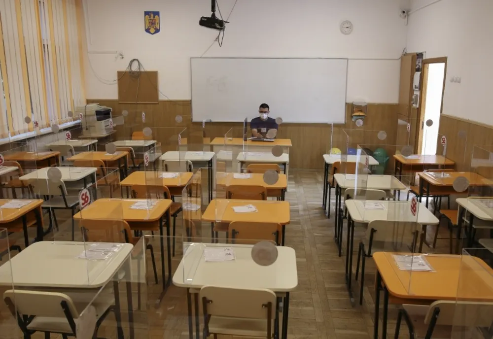 171 de școli din județ sunt în scenariul ROȘU- cursuri exclusiv online