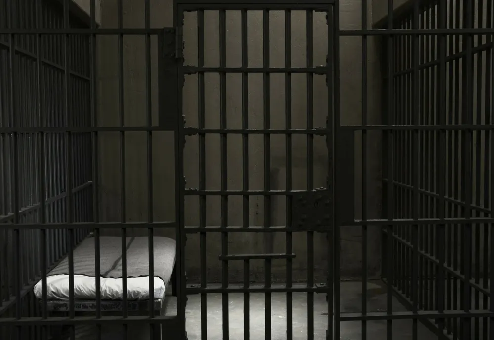 Hoț condus la Penitenciarul Aiud