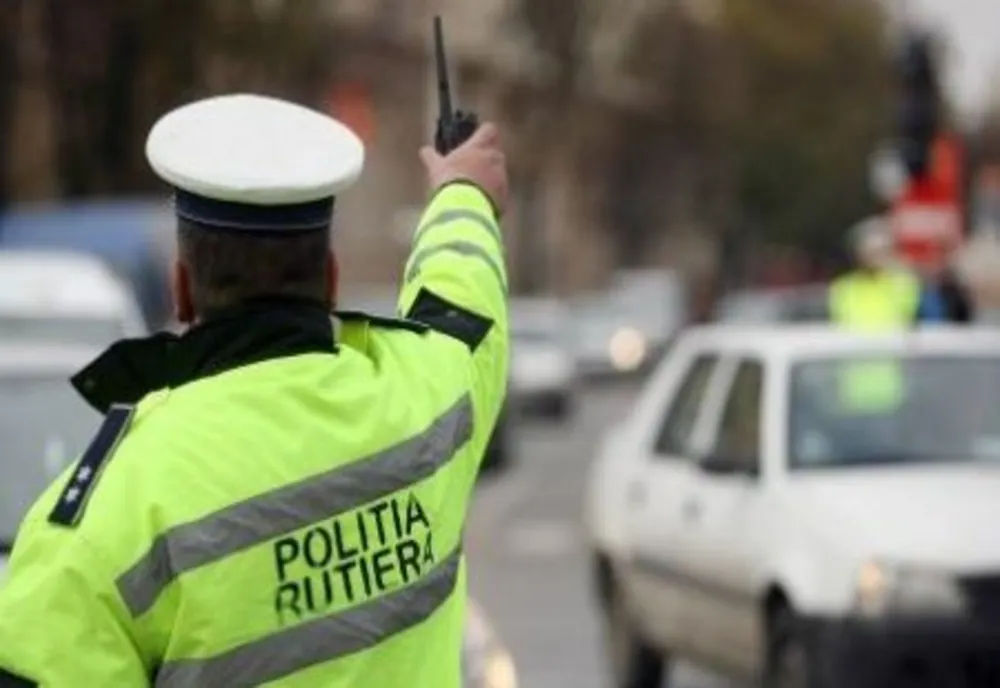 A furat mașina de la serviciu și a plecat la plimbare! Șoferul n-are permis, dar acum are dosar penal
