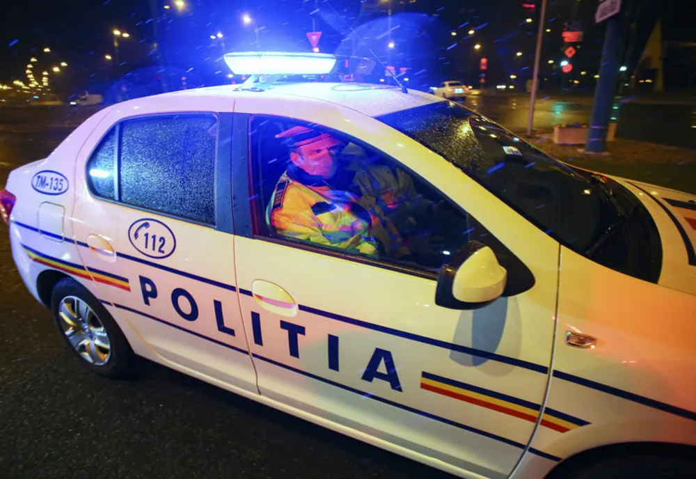 Un hoț a spart un magazin, însă a declanșat alarma. Cu ce l-au prins polițiștii asupra sa