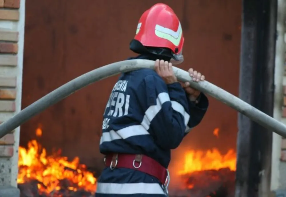 Hota unui fast food din Alba Iulia a luat foc