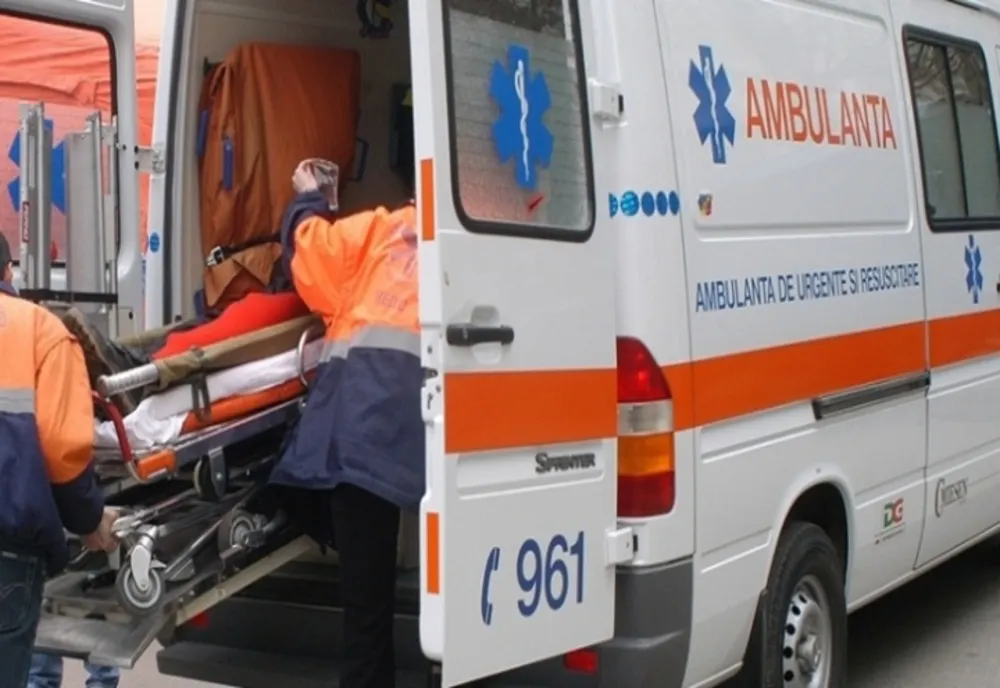 Cisternă cu lapte, răsturnată pe un drum din Alba