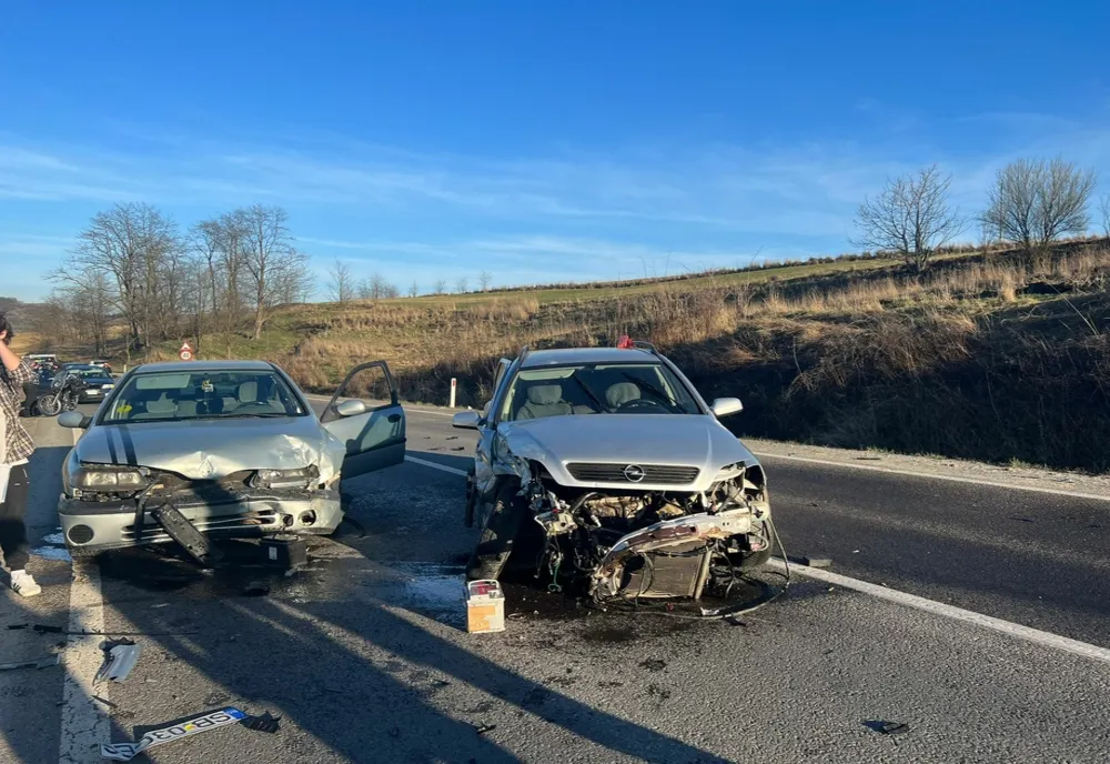 Accident cu 5 victime, la ieşirea din localitatea Târnava! Trafic blocat