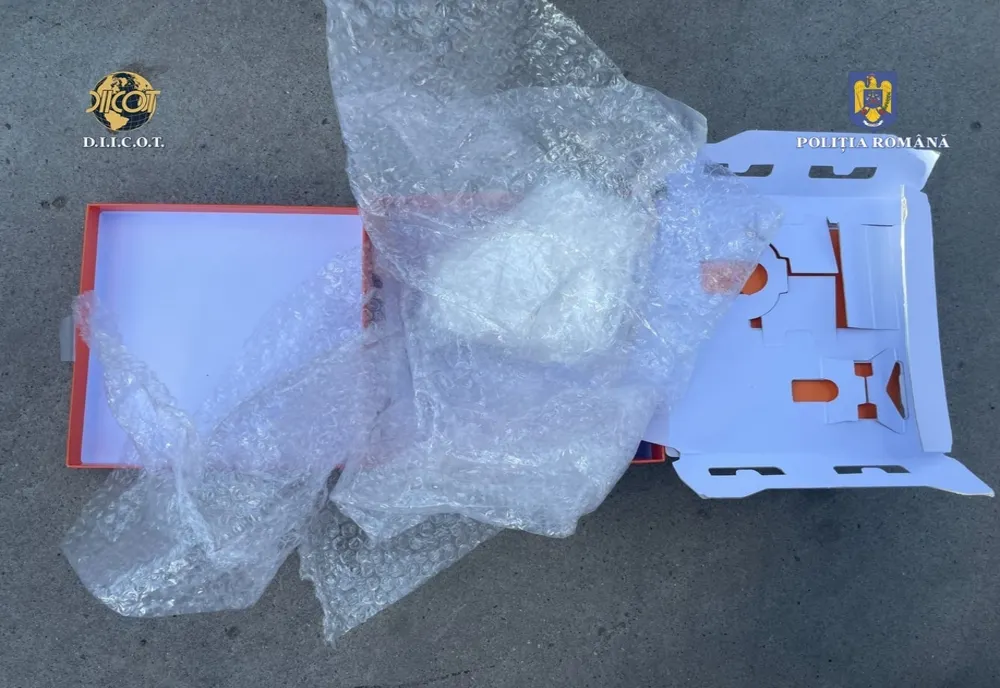 400 grame cocaină, într-un colet expediat din Franța. Traficantul, frins în flagrant