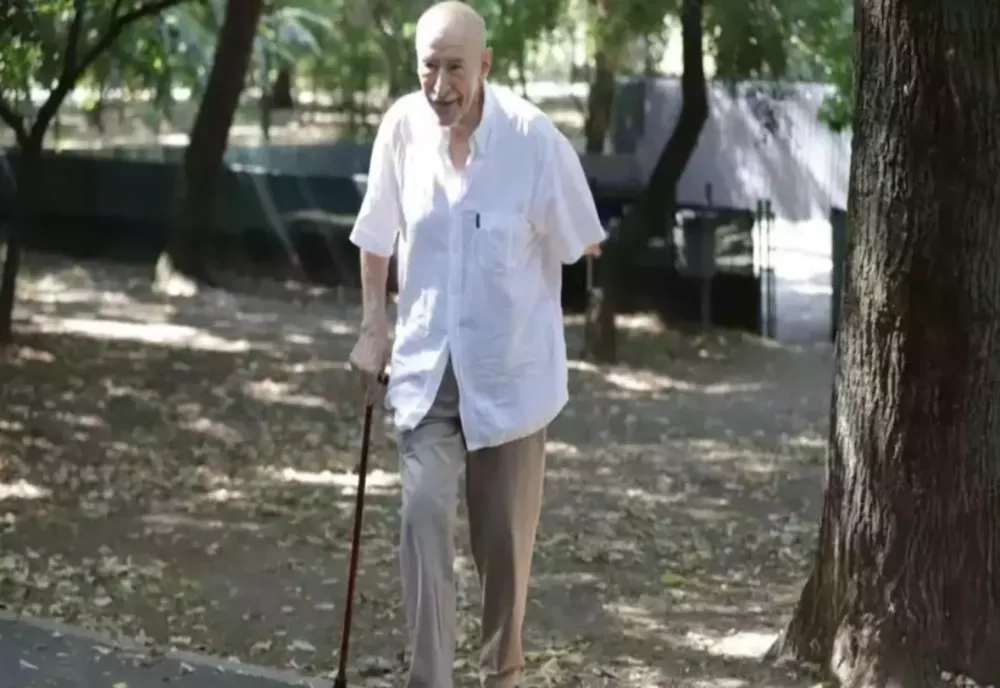 VICTOR REBENGIUC, LA 92 DE ANI, SURPRINS ÎN PARCUL CIȘMIGIU