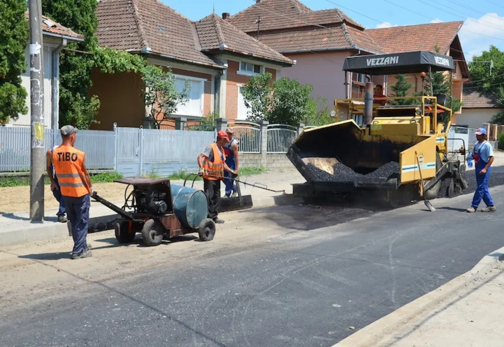 Firmele care derulează lucrări pe domeniul public al municipiului Alba Iulia somate să își suspende lucrările în perioada Zilei Naționale.