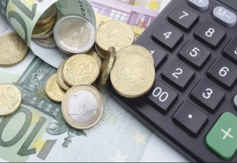 Analiză Economică : Ușoară apreciere a leului