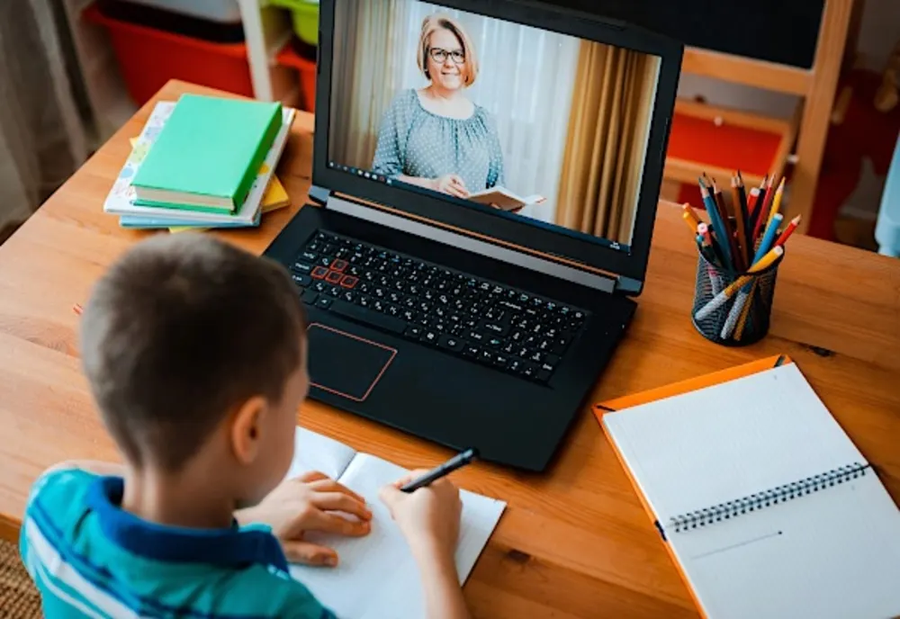 Inspectoratul Școlar Județean Alba acordă consiliere și sprijin elevilor, profesorilor și părinților în perioada derulării cursurilor în on-line