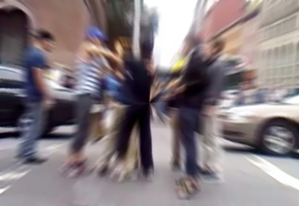 Scandalagii, liniștiți de polițiști în arest