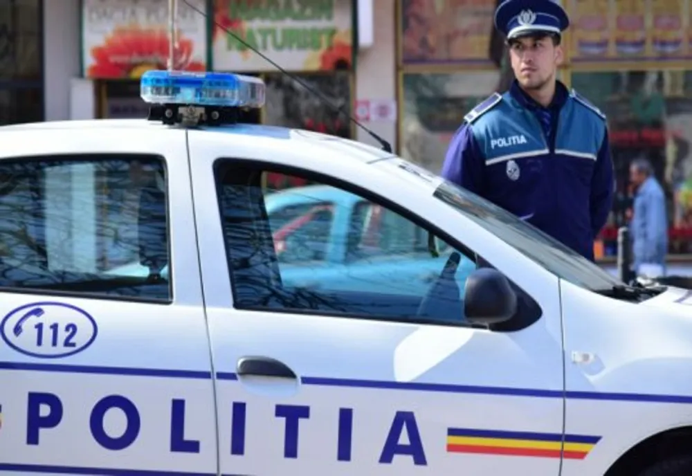 Un bărbat a fost reținut de poliție după ce a agresat două femei. De cine a mai fost ajutat