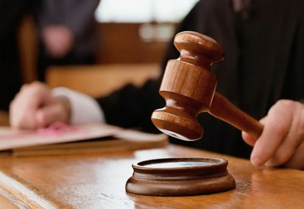 Judecătorii au decis redeschiderea unui dosar în care un polițist este acuzat că a furat 900 de lei din mașina confiscată a unui interlop