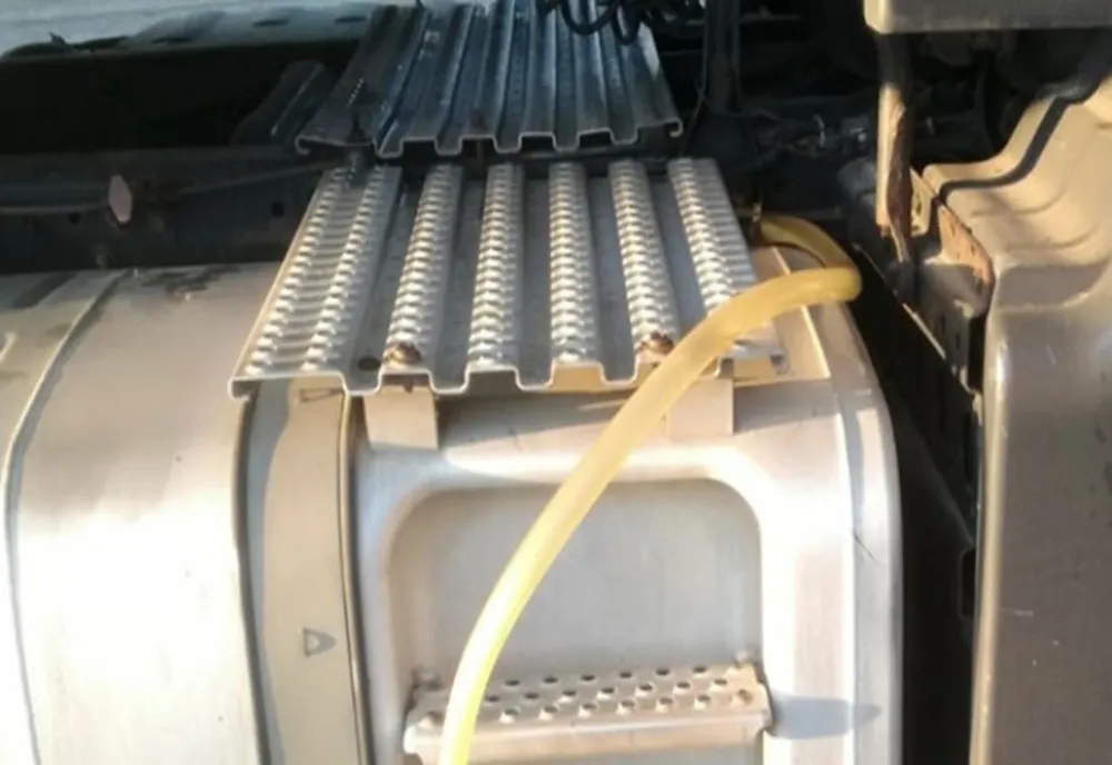 Ce i-a dat de gol pe trei tineri care au furat motorină din rezervorul unui autocamion
