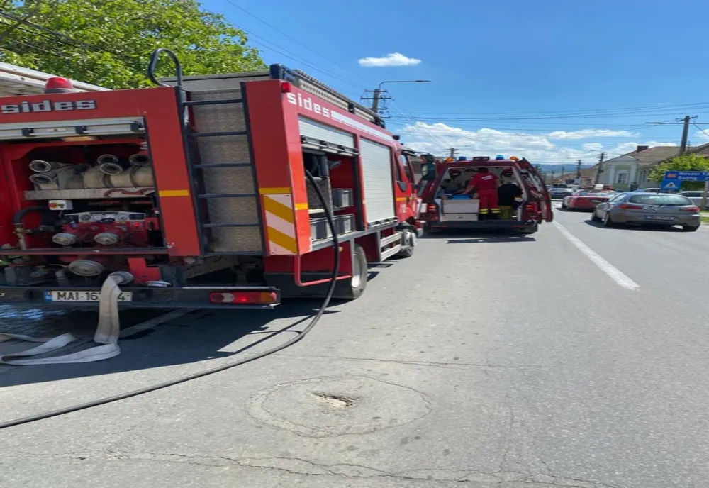 Incendiu la o casă din Sebeş! Un bărbat cu arsuri primeşte îngrijiri medicale!