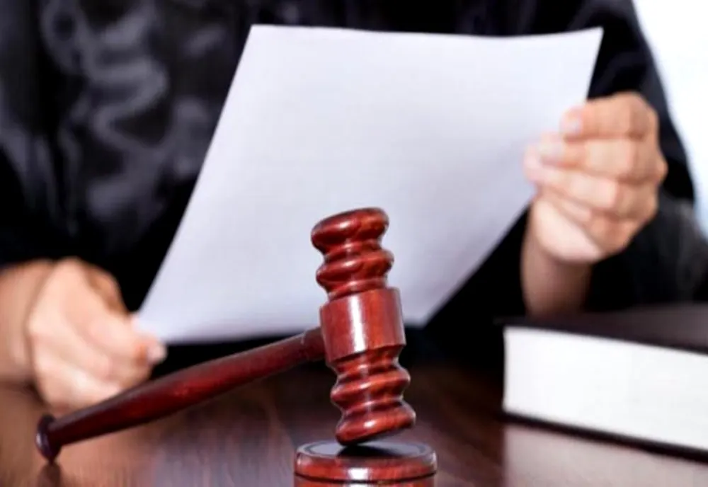 O femeie de 74 de ani, amenințată de fiul său. Bărbatul s-a ales cu ordin de protecție
