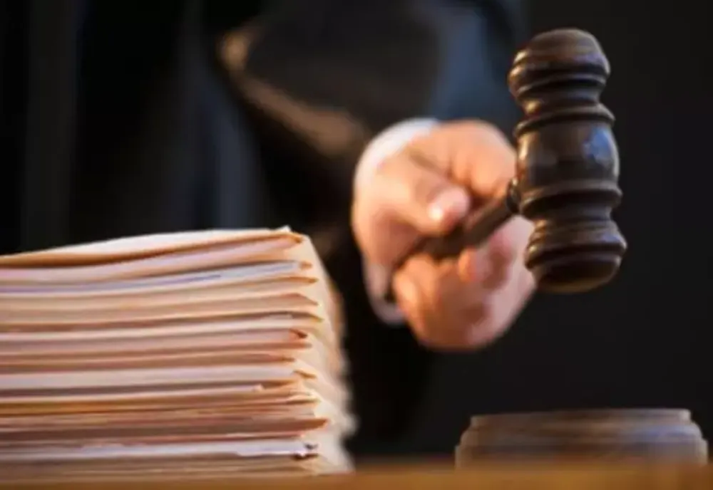 Și-a amenințat vecina care l-a reclamat pentru gălăgie și s-a ales cu amendă penală