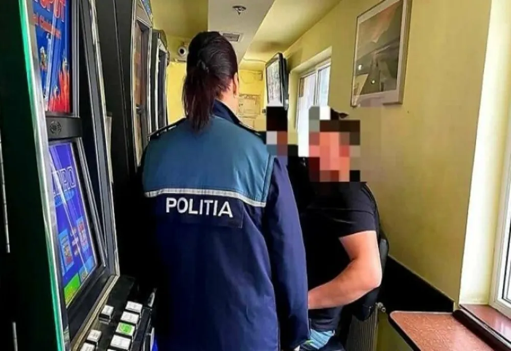 A jucat la păcănele și a învins aparatul la... pumni!