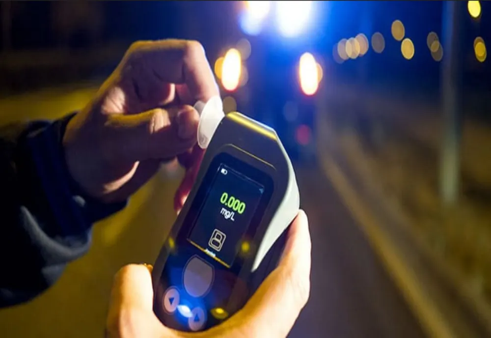 Un bărbat a condus cu permisul anulat de peste zece ani. Ce alcoolemie avea când l-au oprit polițiștii