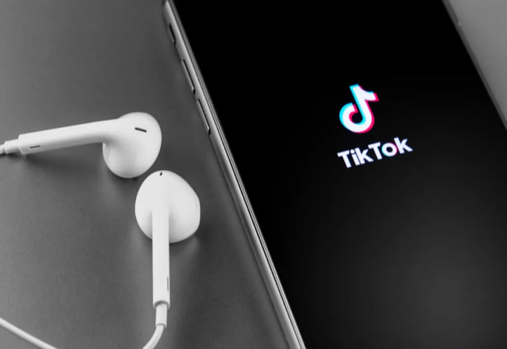 O minoră de 9 ani, victima unui viol după o conversație pe TikTok