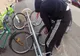 4 tineri sunt cercetați pentru că au furat 3 biciclete