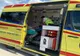 O femeie ce traversa strada neregulamentar a fost lovită de o mașină al cărui șofer nu s-a asigurat la manevra de mers înapoi