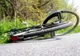 Biciclist beat, accidentat de un șofer neatent